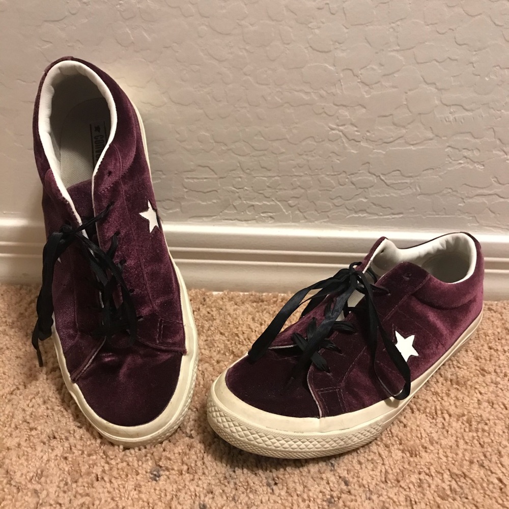 Velvet red converse